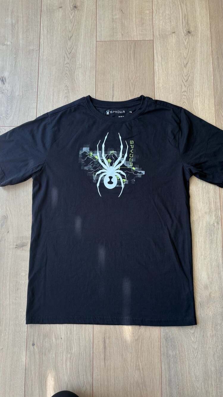 Spyder Graphic T-Shirt Size M Black Cotton Logo Print
Spots on shirt are lightin